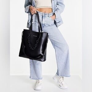 Claudia Canova chain shoulder strap tote in black